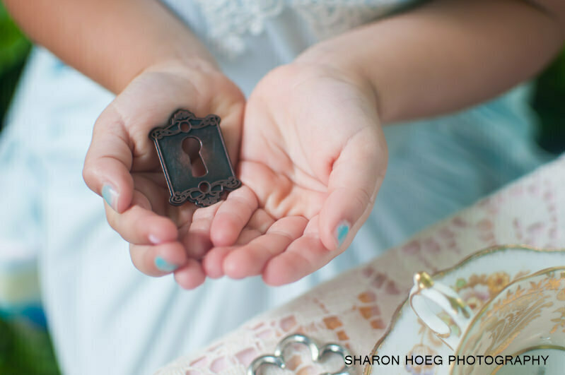 little hands holding tiny keyhole, Alice inspired photo shoot