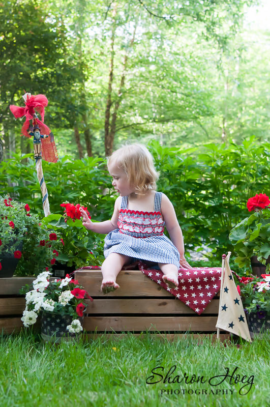 young blonde girl sitting on a crate, Livonia Child Photographer