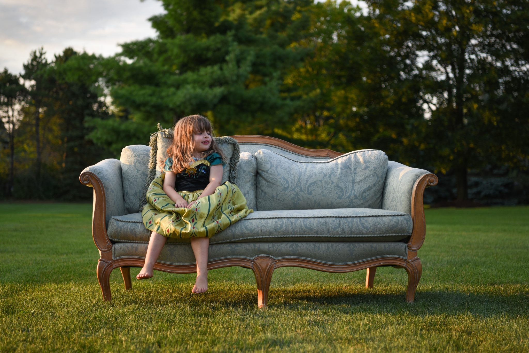 young girl on a couch on the lawn, Plymouth MI Photographer
